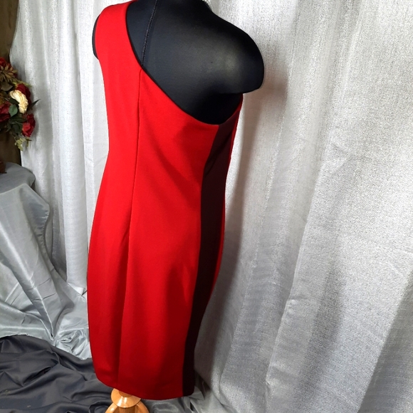 NWOT NEW YORK AND COMPANY ONE SHOULDER DRESS SIZE M ZIPPER SPLIT - Picture 3 of 11